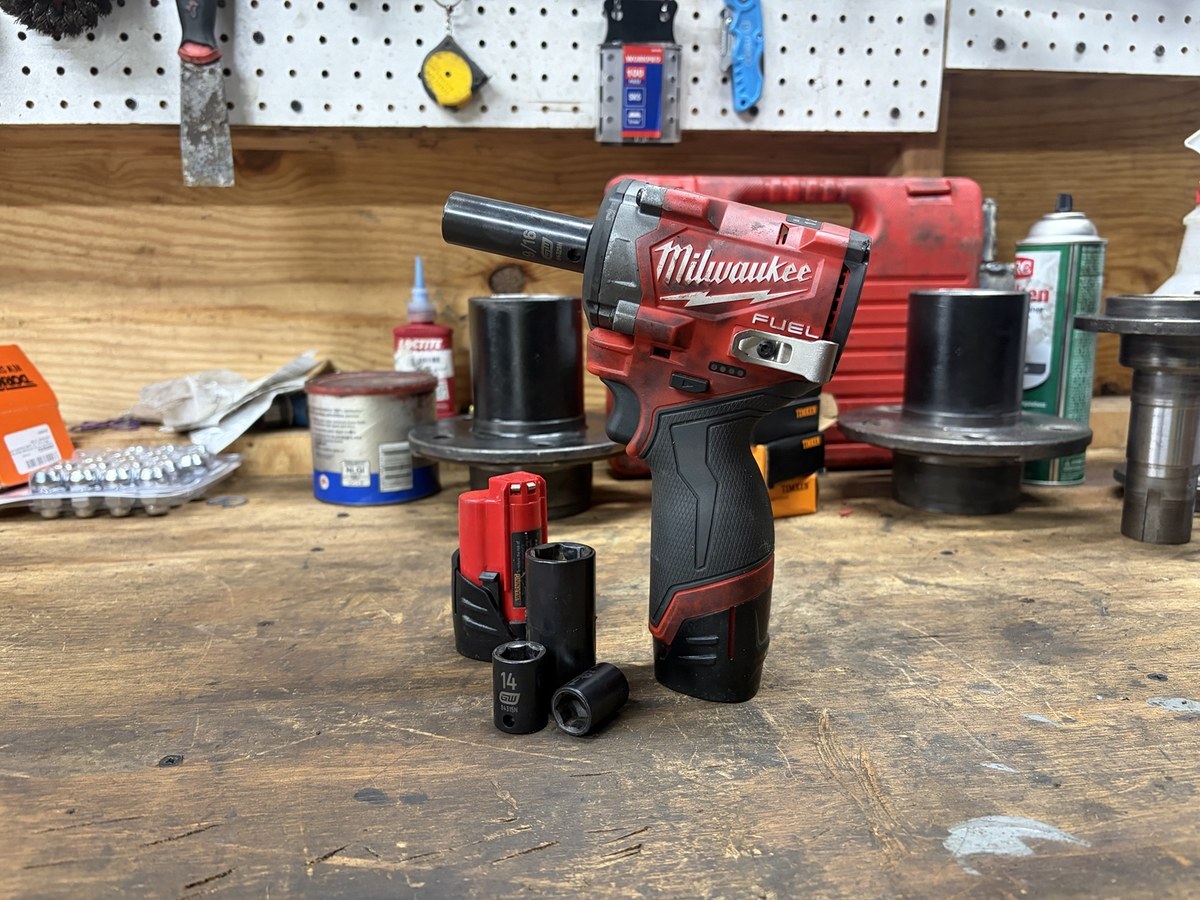 Milwaukee M12 FUEL 2562 3/8-inch Stubby Impact Wrench