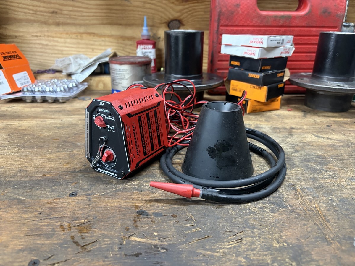 AutoLine Pro HyperSmoke APM-HS14 smoke machine and accessories