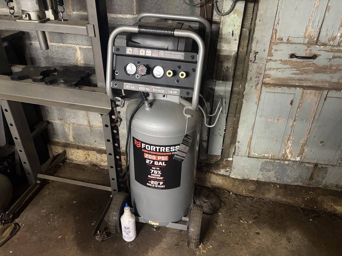 Fortress 27-gallon 200 PSI air compressor
